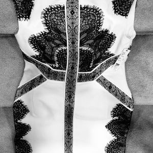 Gianni Bini White dress with black accents. Sz 6